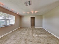 7616 NW 40th St in Coral Springs, FL - Foto de edificio - Building Photo