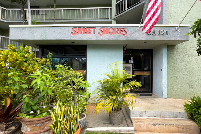 Sunset Shores Condos in Waialua, HI - Building Photo - Building Photo