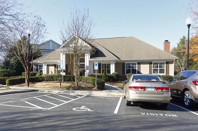 Campus Edge in Raleigh, NC - Foto de edificio - Building Photo