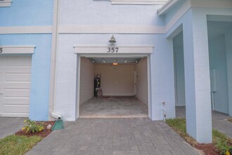 357 SE Sea Hunt Way in Stuart, FL - Building Photo - Building Photo