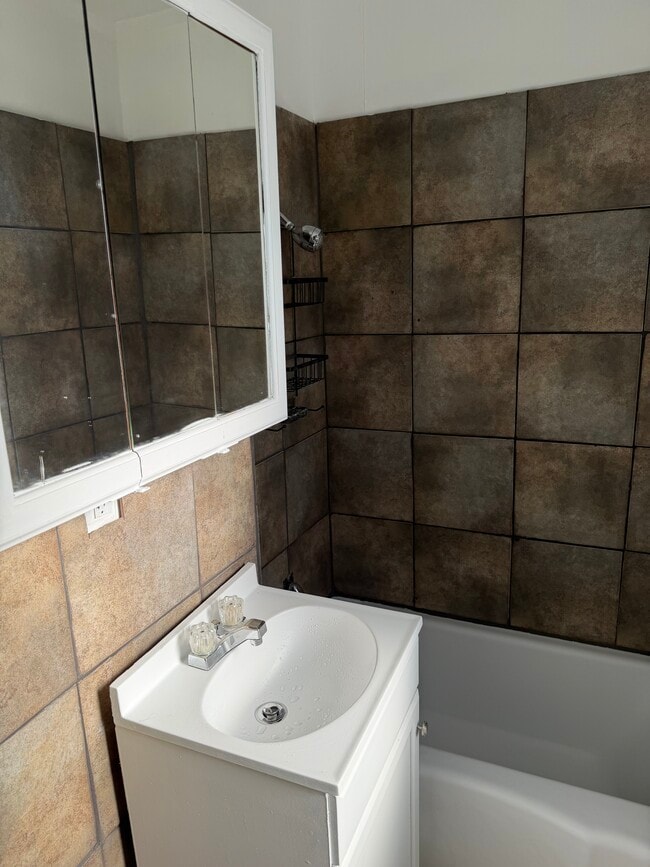 5177 Connecticut St in Gary, IN - Foto de edificio - Building Photo