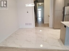 71 Schmeltzer Cres in Richmond Hill, ON - Building Photo - Building Photo