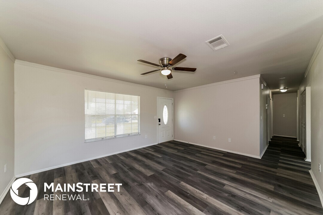 5726 Kenwood Dr in North Port, FL - Building Photo