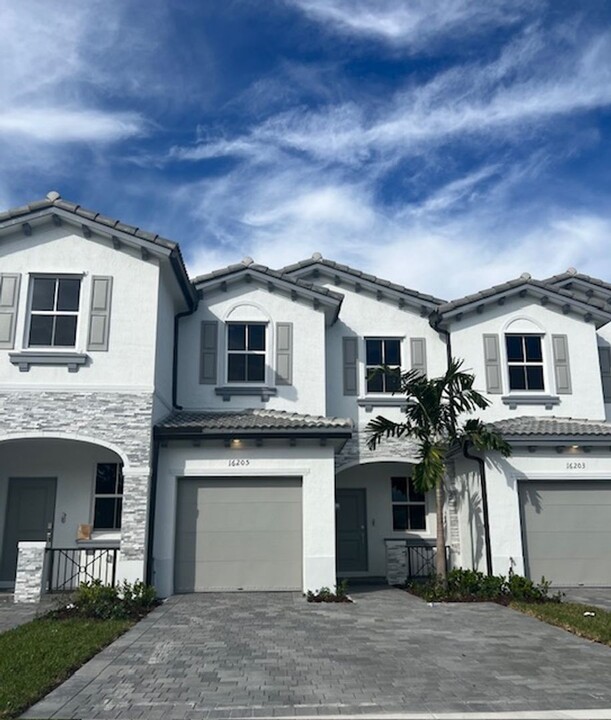 16205 SW 288 Ter in Homestead, FL - Building Photo