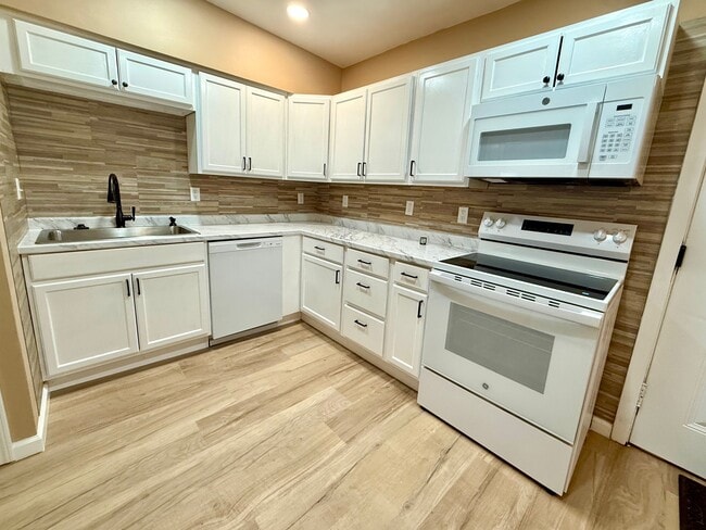 1535 N Jackson Ave in University City, MO - Foto de edificio - Building Photo