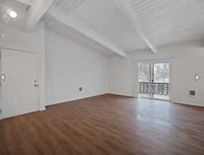 8929 E Liberty Ave in Millwood, WA - Building Photo - Building Photo