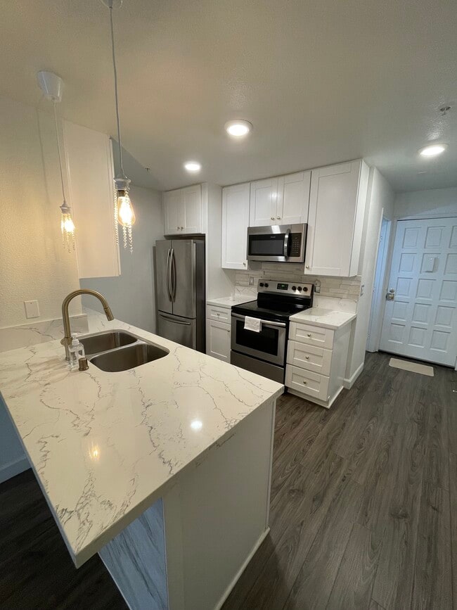 property at 4041 Oakcrest Dr