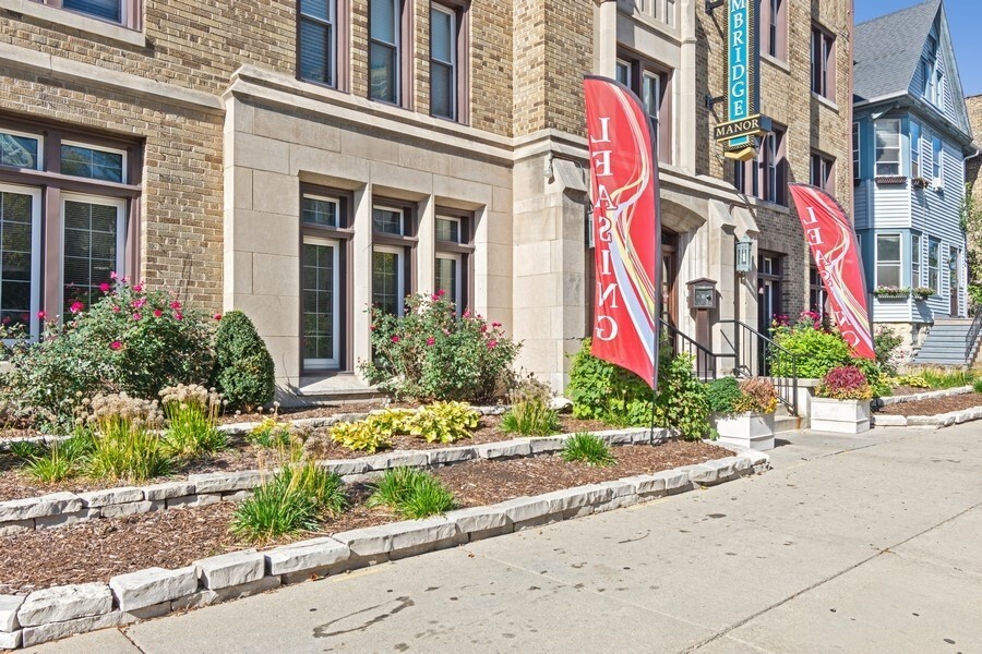 Cambridge Manor Apartments in Milwaukee, WI - Foto de edificio