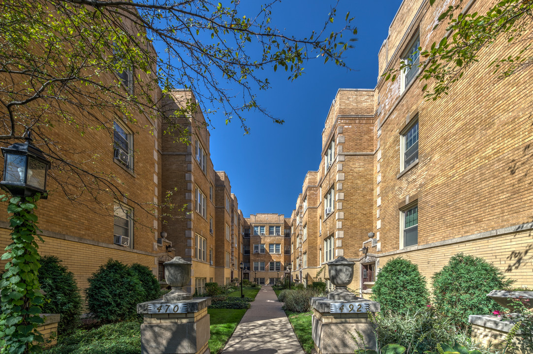 North Court in Oak Park, IL - Building Photo