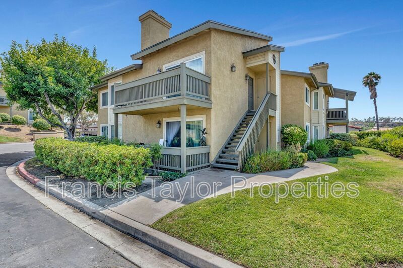 225 W El Norte Pkwy in Escondido, CA - Building Photo