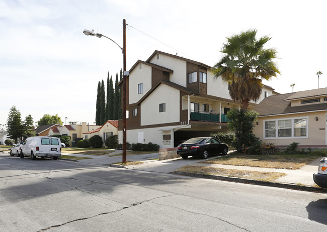 732 W Dryden St in Glendale, CA - Building Photo - Building Photo