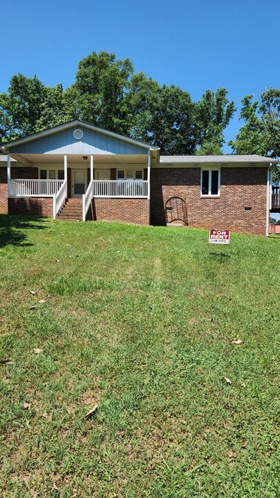 115 Hunter Dr in Boiling Springs, SC - Foto de edificio
