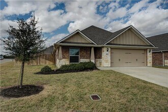 4 Bed, 4 Bath University Heights House for in College Station, TX - Building Photo - Building Photo