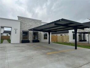 2002 E 1st St in Mission, TX - Building Photo - Building Photo