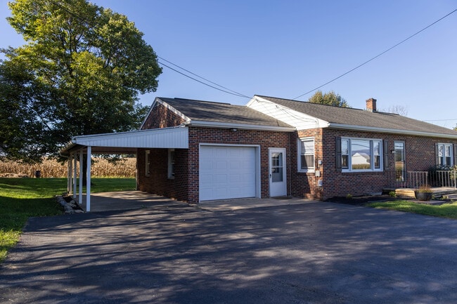 1988 W Main St in Ephrata, PA - Building Photo - Building Photo
