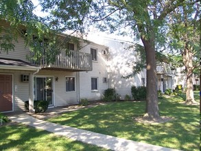 Lillian Street Apartments in McHenry, IL - Building Photo - Building Photo