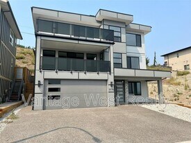 3576 Silver Wy in West Kelowna, BC - Building Photo