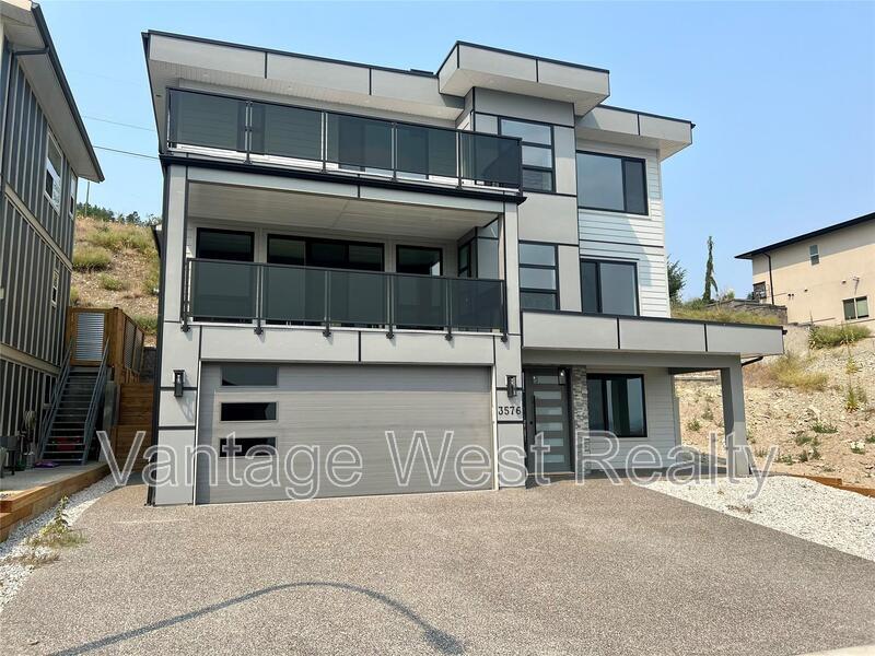 3576 Silver Wy in West Kelowna, BC - Building Photo