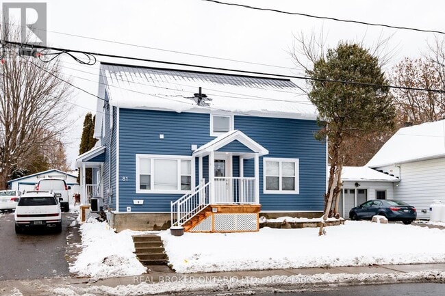 81 Queen St in Smiths Falls, ON - Building Photo - Building Photo