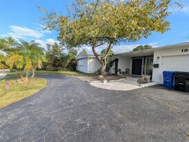 1900 NE 186th Dr in North Miami Beach, FL - Building Photo