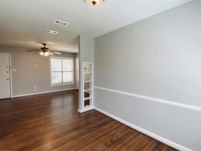 2114 Dunloe Ave in Dallas, TX - Building Photo - Building Photo