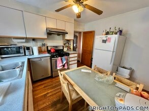 121 Murdock St, Unit 1 in Boston, MA - Foto de edificio - Building Photo