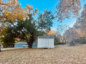1405 E 133rd St in Grandview, MO - Foto de edificio - Building Photo