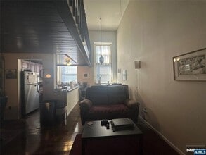 464-470 Central Ave, Unit B9 in Jersey City, NJ - Building Photo - Building Photo