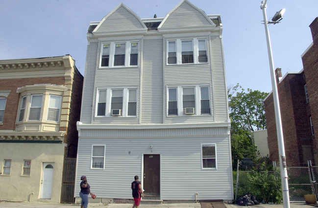 693 Springfield Ave in Newark, NJ - Building Photo - Building Photo