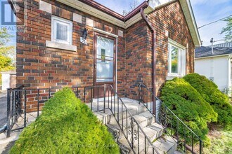 56 Ash Crescent in Toronto, ON - Building Photo - Building Photo