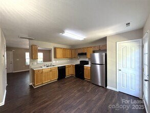 5815 Kelden Walker Ln in Charlotte, NC - Building Photo - Building Photo