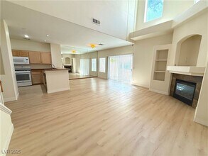5247 Island Chain Rd in Las Vegas, NV - Building Photo - Building Photo