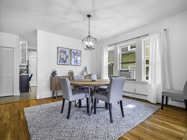 11 Weld Hill St, Unit 2 in Boston, MA - Foto de edificio - Building Photo