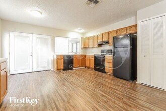 7123 Glen Creek in San Antonio, TX - Building Photo - Building Photo