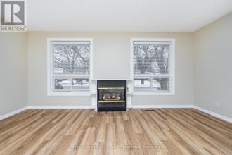 1370 Roylen Rd in Oakville, ON - Building Photo - Building Photo