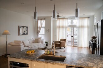 424 36th Ave N in Nashville, TN - Building Photo - Building Photo