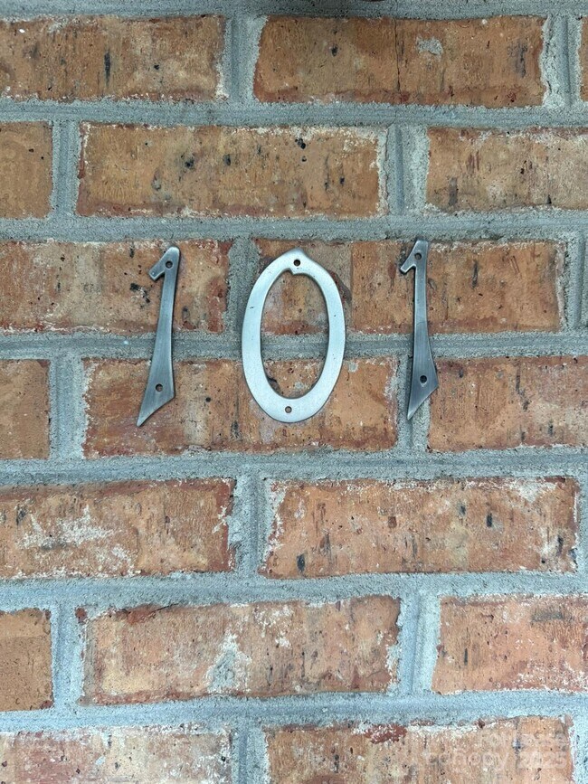 406 W 9th St in Charlotte, NC - Foto de edificio - Building Photo