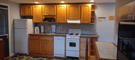 313 West Ave, Unit The Key House in Ludlow, MA - Building Photo - Building Photo