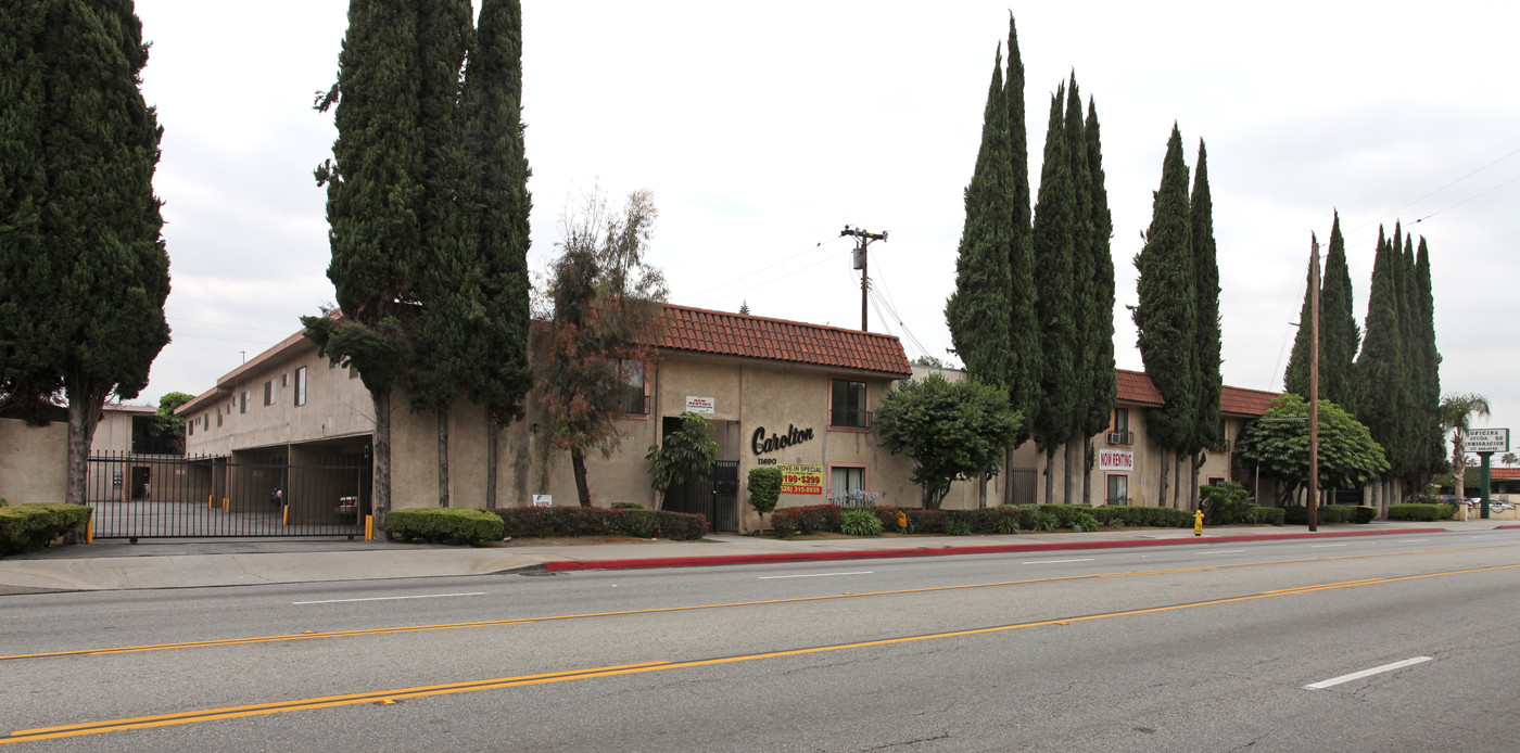 Carolton Apartments in El Monte, CA - Foto de edificio