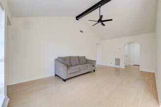 7838 Royalwood Dr in Houston, TX - Building Photo - Building Photo