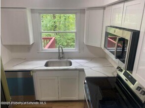 1273 Chateau Dr in East Stroudsburg, PA - Building Photo - Building Photo