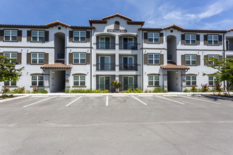 Venetian Apartments in Ft. Myers, FL - Building Photo - Building Photo