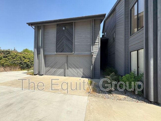 1050 N Demaree St in Visalia, CA - Building Photo - Building Photo
