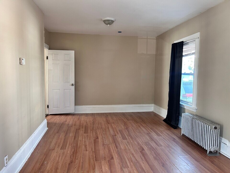 26 West St in Fitchburg, MA - Building Photo