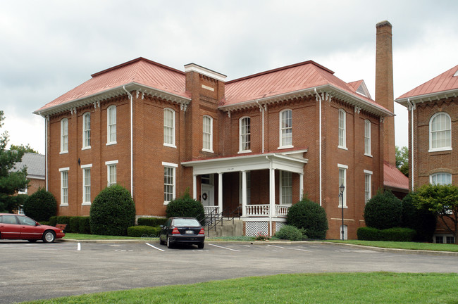 Academy Court in Salem, VA - Building Photo - Building Photo