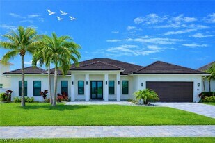 14 Willoughby Dr in Naples, FL - Building Photo
