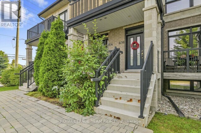 604 Brian Good Ave in Ottawa, ON - Building Photo - Building Photo