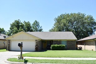 616 Mountain Laurel Ln in Bedford, TX - Building Photo