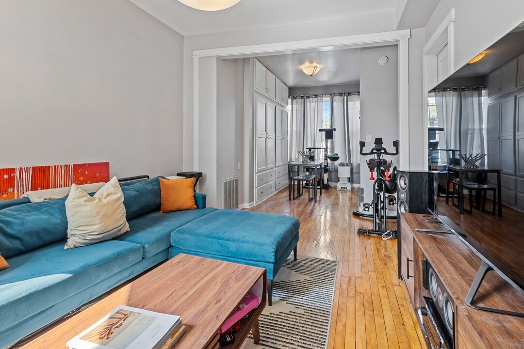 2630 W Division St in Chicago, IL - Building Photo