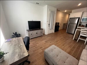 4271 San Gabriel Ave in Clovis, CA - Building Photo - Building Photo